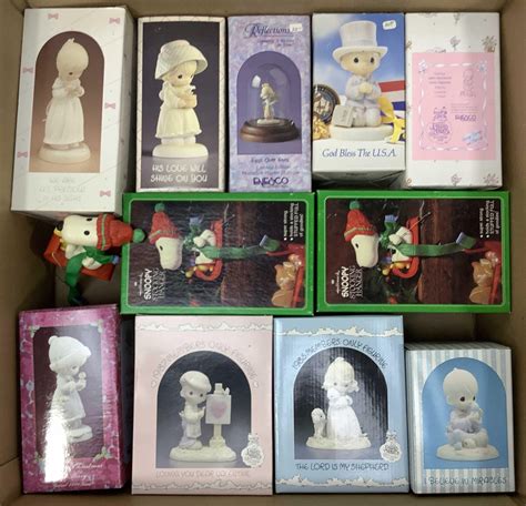 Lot Hallmark And Precious Moments Figurines