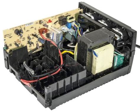 Источник бесперебойного питания для домашнего компьютера APC Back-UPS ...