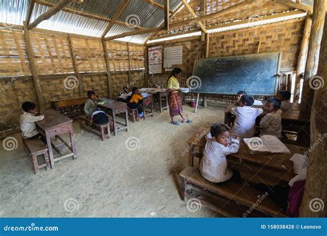 Laotian Kids Are Watching A Chinese Opera Show In Vientiane, Laos ...