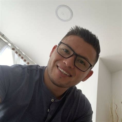 Brayan Graduado en entrenamiento deportivo y estudiante en educación