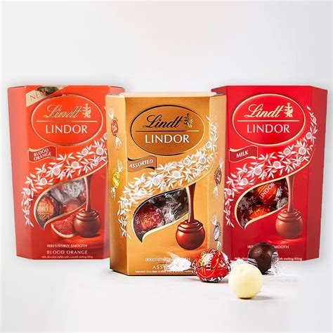 Lindt Lindor Assorted Chocolate Truffles T Box 525g Moonpig