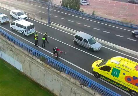 Herido Un Motorista Al Colisionar Por Alcance Con Un Coche A La Entrada