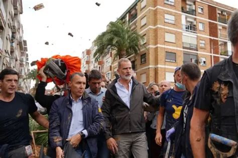 Enchentes na Espanha rei é chamado de assassino e premiê é evacuado