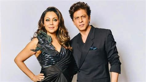 Fan Asks Shah Rukh Khan If Wife Gauri Makes Him Do Ghar Ka Kaam Actor Has The Best Response