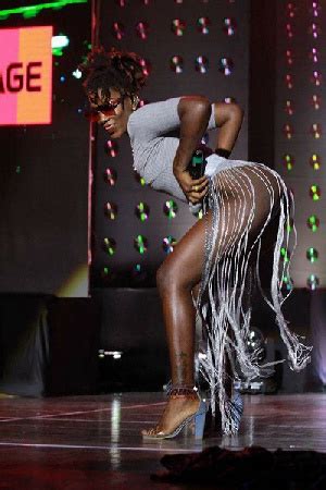Ebony Goes Naked To Show Off Her Ass On Stage