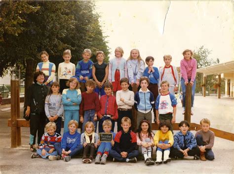 Photo De Classe Cm2 De 1985 Ecole Bouxieres Thaon Les Vosges