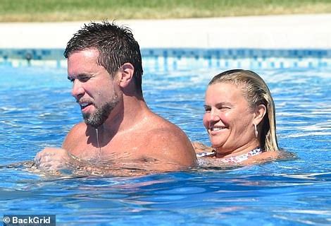 Kerry Katona Pokes Fun At Her Weight Gain In A Leopard Print Bikini In Spain Daily Mail Online