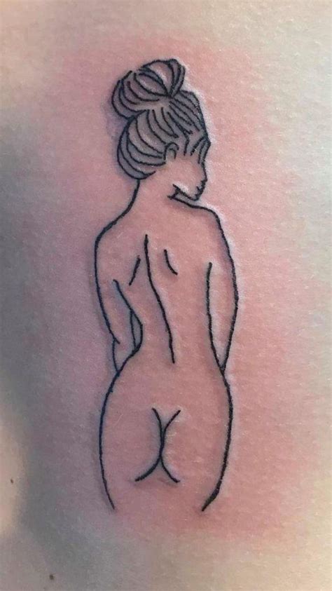 Ce Tatouage De Femme Nue Provoque Les Rires Pour Une Raison Tr S