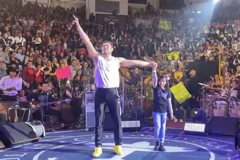 Carlos Rivera Le Cumpli El Sue O A Su Peque A Fan Lo Vio En Primera