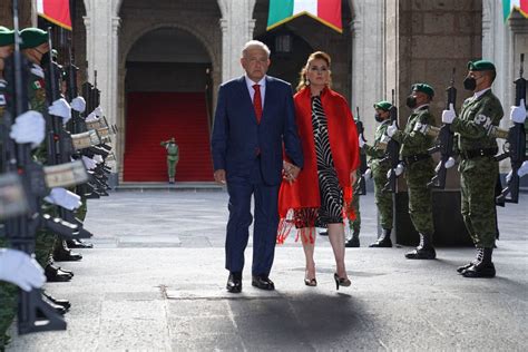 Así es el vestido de Beatriz Gutiérrez Müller en el Desfile del 16 de