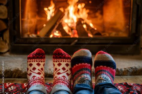 Vue Sur Des Paires De Pieds Avec Des Chaussettes D Hiver Dans Le Style