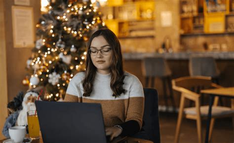 How To Promote A Happy Healthy Holiday Season For Your Remote Workforce