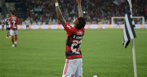 Atuações ENM Bruno Henrique encarna o rei dos clássicos e Flamengo