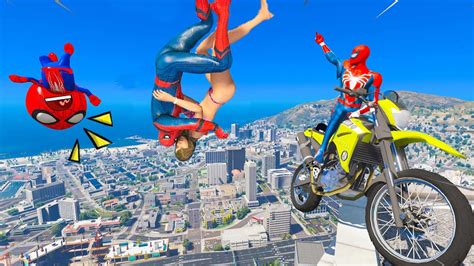 FAMILIA DO HOMEM ARANHA FEZ MANOBRAS DE MOTO NA PONTE DE VIDRO No GTA 5