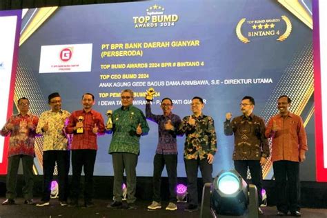 Pj Bupati Gianyar Dan Dirut Bank Daerah Gianyar Sabet Penghargaan TOP