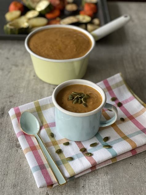 Sopa De Verduras Asadas Polin En La Cocina