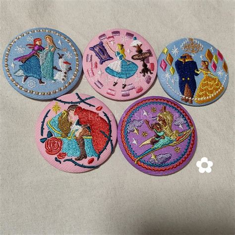 【5個】disney Characters 刺繍缶バッジビスケット 缶バッチ 花 By メルカリ