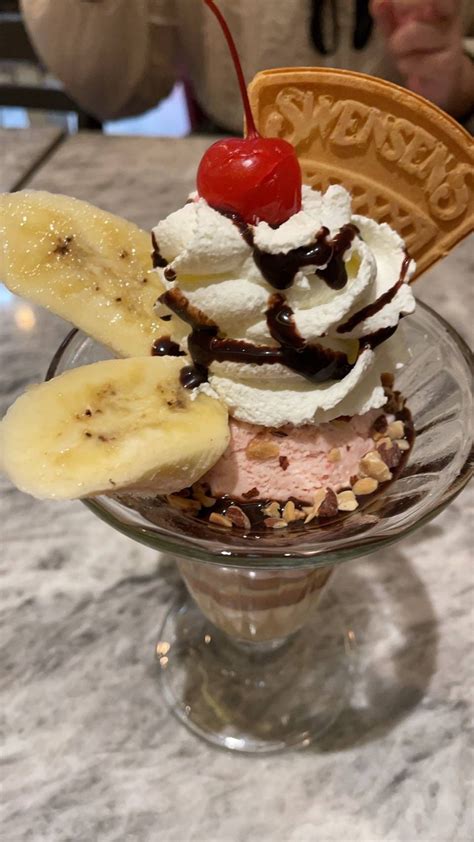 รีวิว Swensen S สามย่านมิตรทาวน์ ไอศกรีมเลิฟเว่ออ