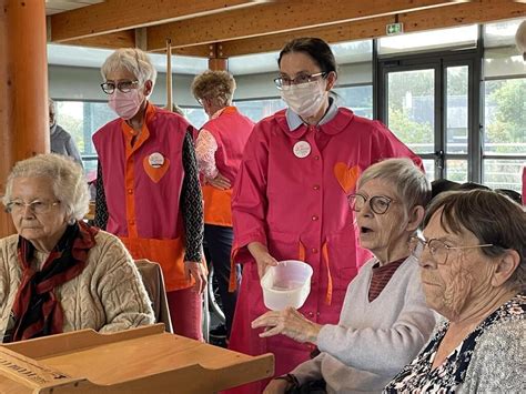 REPORTAGE On est là pour donner le sourire les Blouses roses