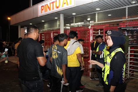 Pegawai Anggota Polis Ditugaskan Pada Perlawanan Separuh Akhir