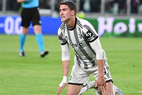 Vlahovic Inguaia La Juve Lo Prendono In Prestito