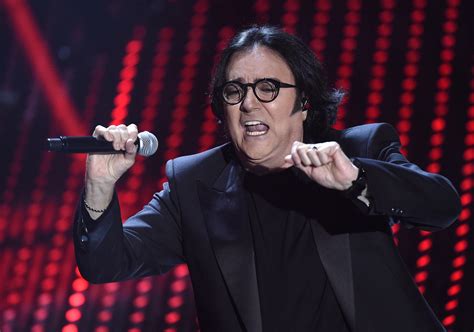 Renato Zero Si Dissocia Dal Sanremo Gay Friendly L Ira Del Popolo Arcobaleno Secolo D Italia