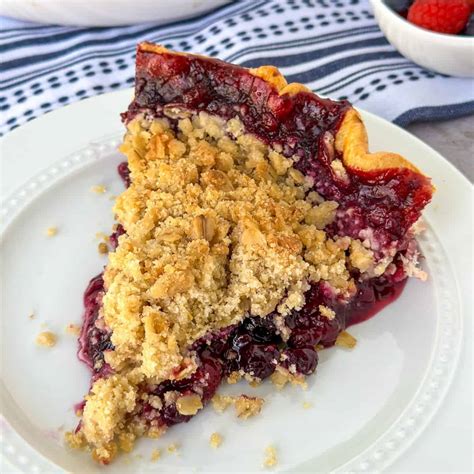 Mixed Berry Pie With Crumble Topping Whiskful Cooking