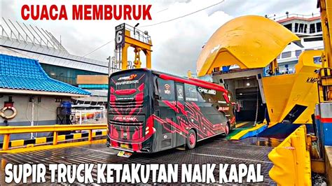 Cuaca Memburuk Supir Truck Ketakutan Saat Naik Kapal Di Pelabuhan Merak