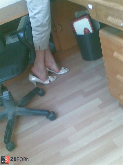 Is Arkadasim Edanin Guzel Ayak Ve Bacaklari ZB Porn
