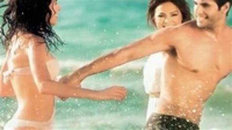 9 Hot Sexy Ebru Gundes Bikini Pics