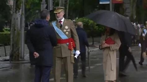 Un Detalle De Este Momento De Pedro S Nchez Con Felipe Vi En El Desfile