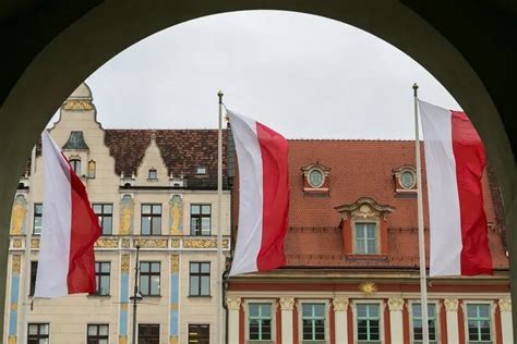 Jak Prawid Owo Zawiesi Flag Jak Kiedy I Gdzie Wieszamy Flag Pa St