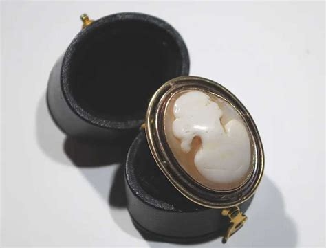 Antique 10 Karat Yellow Gold Shell Cameo Ring Gem