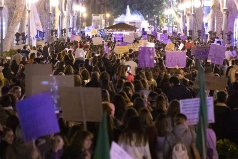 M Miles De Personas Salen A Las Calles De Palma En Dos