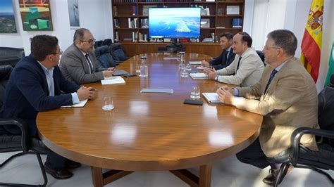 El comisionado para el Corredor Atlántico de visita por Algeciras