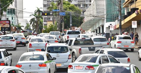 G1 Taxistas fazem protesto contra o Uber em Cuiabá e anunciam tarifa