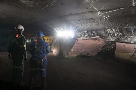 BOOYCO LEADS THE PACK AS PDS 5 000 GOES INTO WITBANK COAL MINE