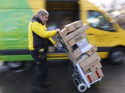 Weihnachtsrekord Post Transportiert Mehr Als Mio Pakete Am Tag