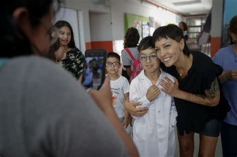 Entregan anteojos a alumnos de la Primaria Nº 56 Quilmes en Red