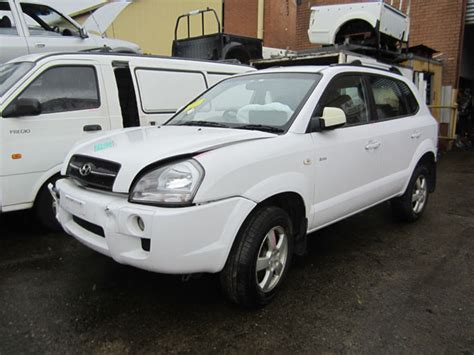 Hyundai Tucson 2 0i A White Sydney Wrecker New Model Car Wreckers