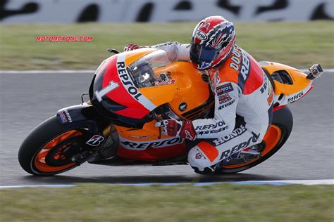 Mick Doohan Gaya Balap Bertahan Diatas Honda Rc V Motomaxone