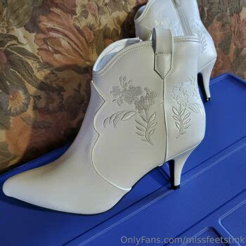 Missfeetstink Missthoastink Nude OnlyFans The Fappening Plus