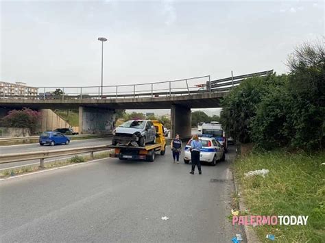 Incidente Alla Rotonda Di Viale Lazio Le Foto