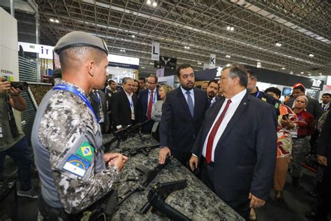 Castro E Dino Se Re Nem Para Tratar De Refor O Na Ajuda Federal