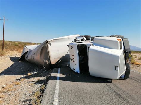 Tr Iler Vuelca En La Carretera Monclova Candela