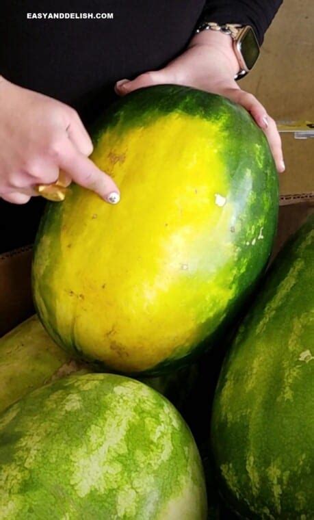 How To Pick Watermelon Ripe And Sweet Easy And Delish