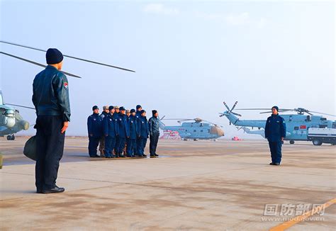 全员通过！海军航空大学某团组织两批飞行学员完成编组单飞考核 中华人民共和国国防部