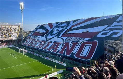 Lo Spettacolo Della Curva Sud Con La Coreografia Dedicata Al Siberiano