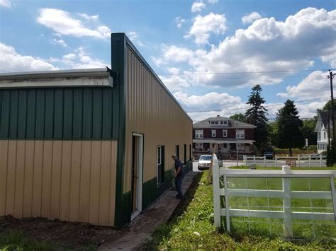 Contractors debate the mobile home steel siding installation methods