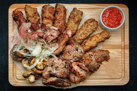 Premium Photo Shish Kebab With Herb Sauce And Onion